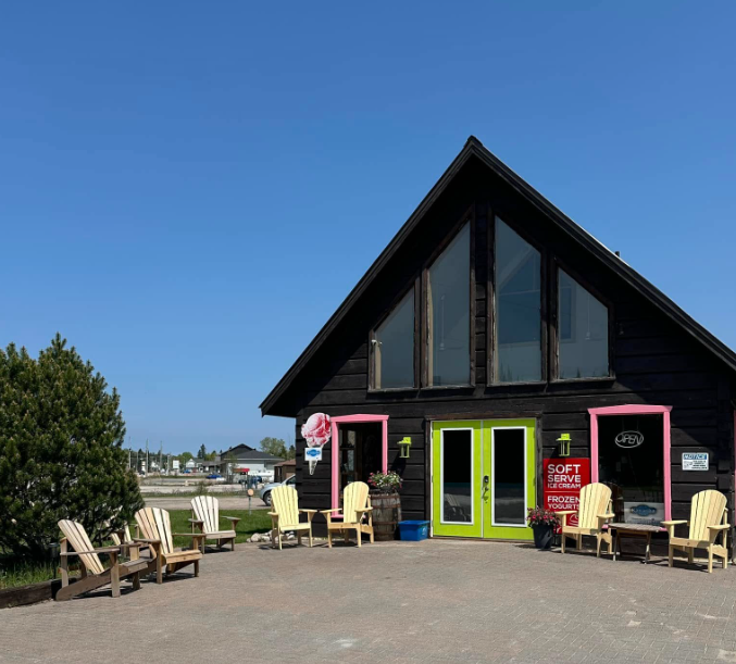 picture of south river scoops N more building